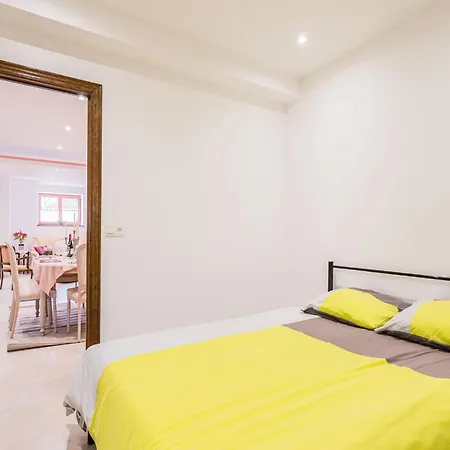 Cozy With Garden, Cleaning Included Сasa de vacaciones *