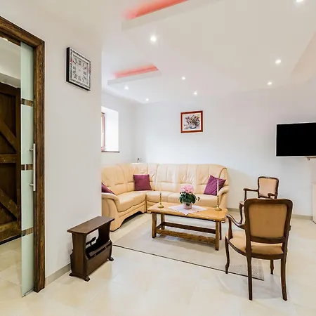 Сasa de vacaciones Cozy With Garden, Cleaning Included Beauraing
