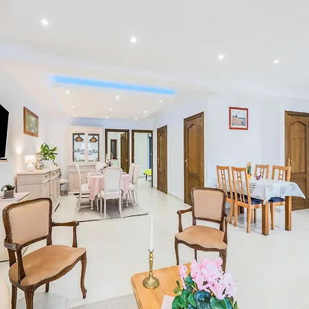 Holiday home In With Garden, Cleaning Included Beauraing