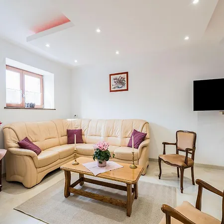 Cozy With Garden, Cleaning Included Сasa de vacaciones Beauraing